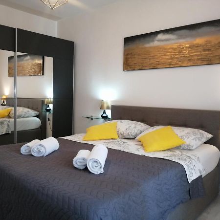 Seny Gold Apartman Póla Kültér fotó